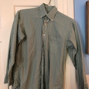 Green small Vineyard Vines shirt for sale!